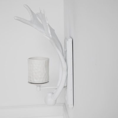 Alternative view of Rockland 8x19.5 White Resin Antlers Wall Sconce